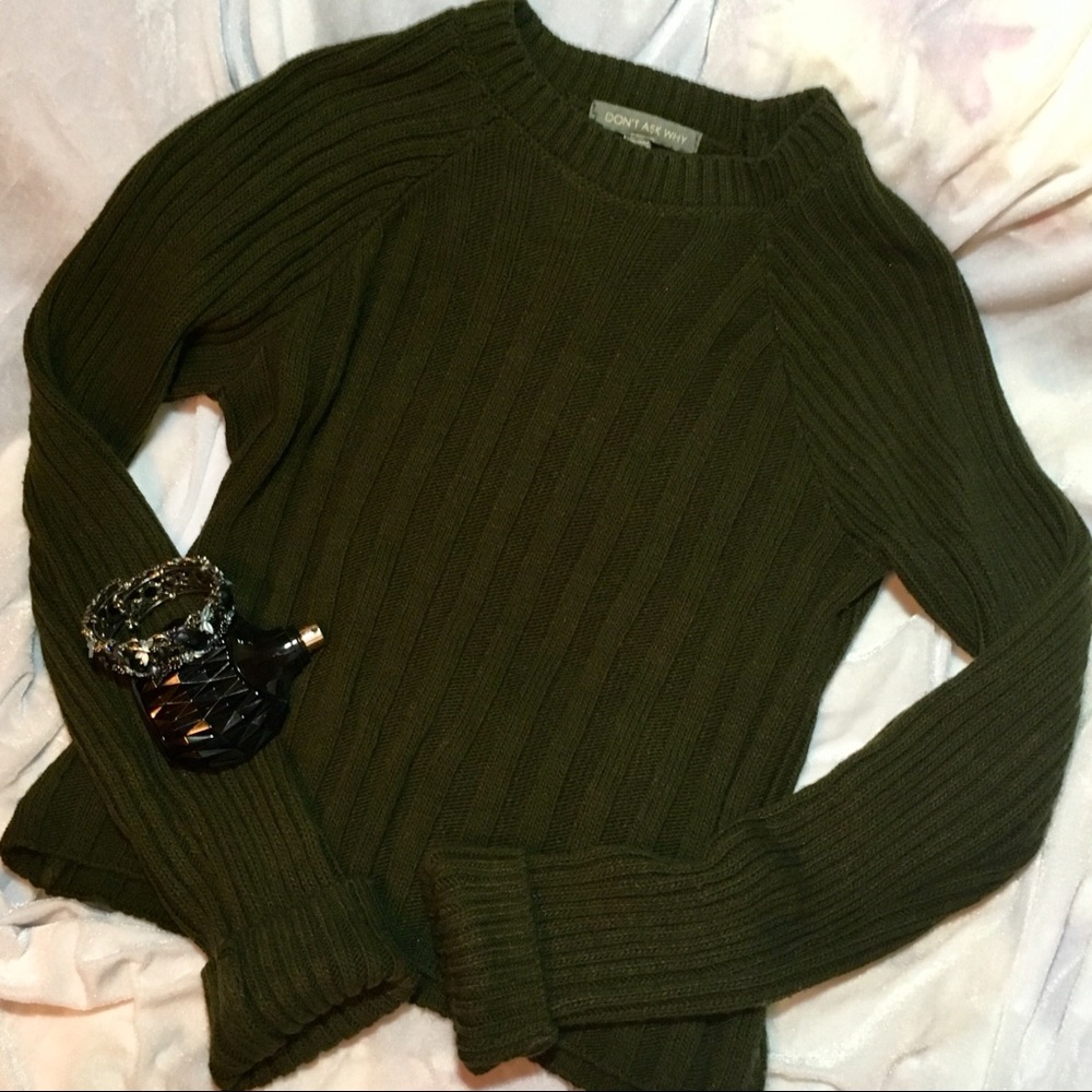 Ribbed army green sweater